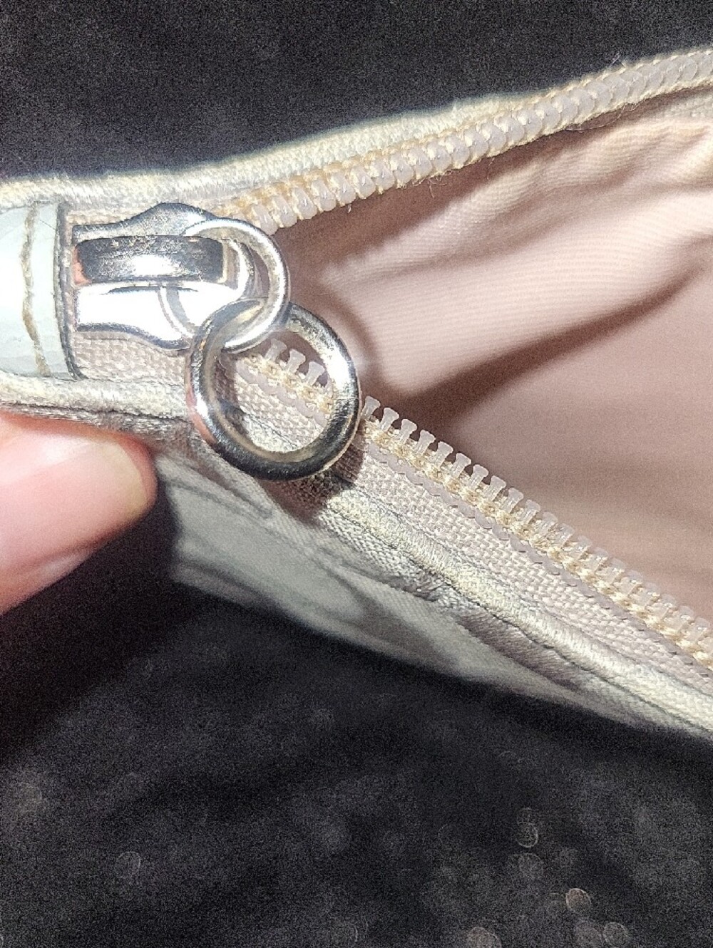 Coach Wristlet in Light Gray Signature Jacquard W/hang Tag - Picture 8 of 8